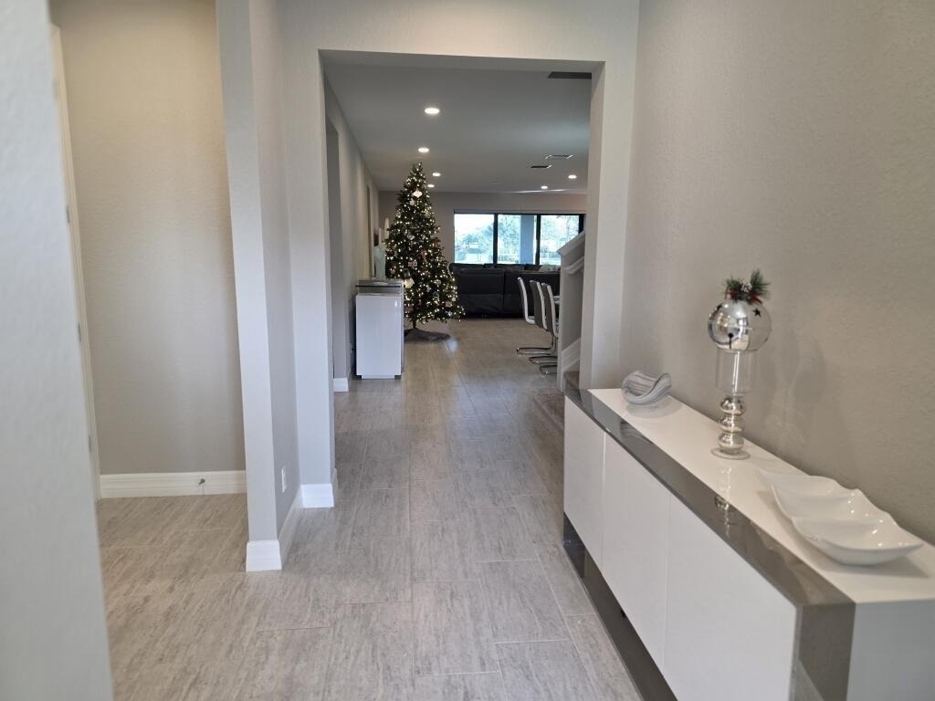 527 Se Vallarta Drive - Photo 3