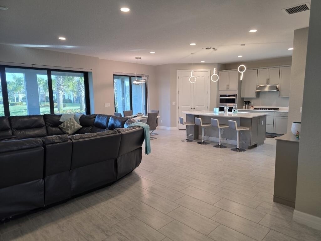 527 Se Vallarta Drive - Photo 34