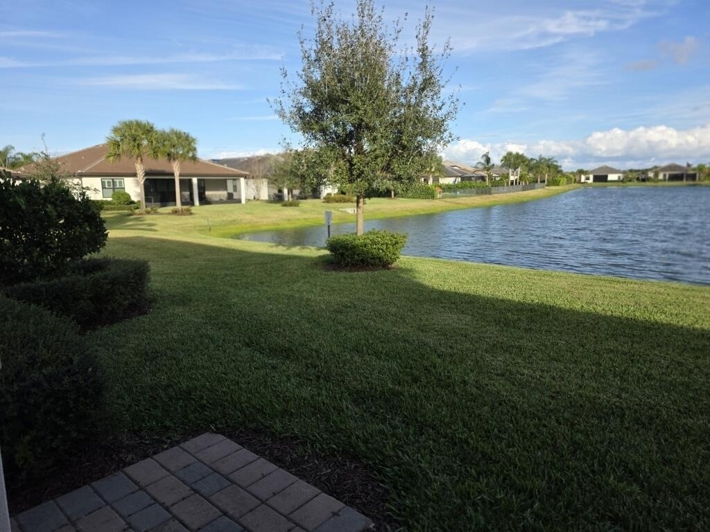527 Se Vallarta Drive - Photo 25