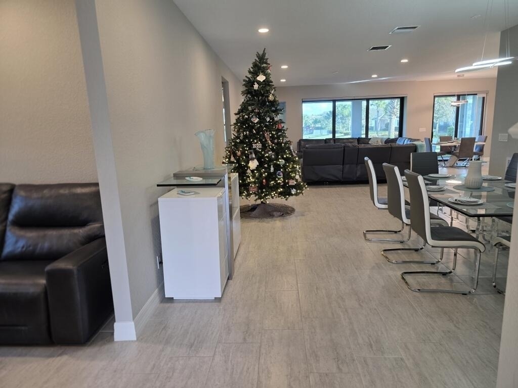 527 Se Vallarta Drive - Photo 4