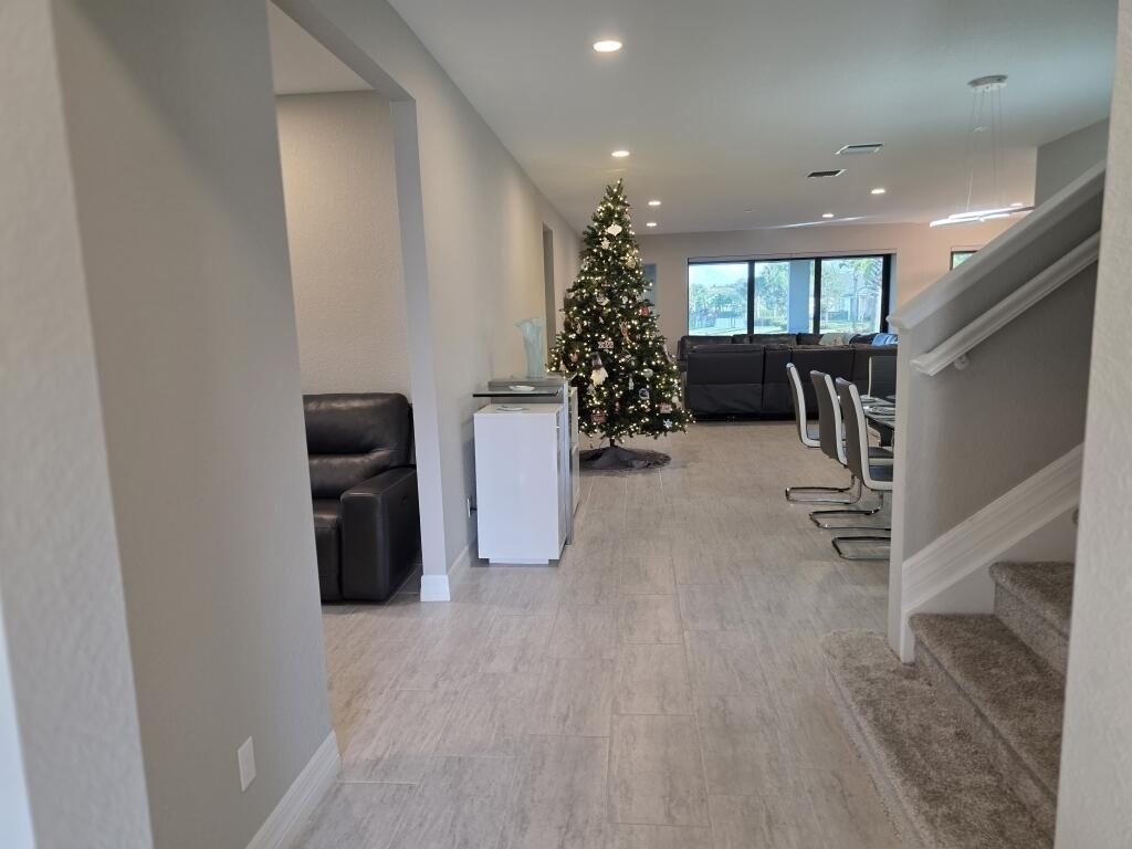 527 Se Vallarta Drive - Photo 19