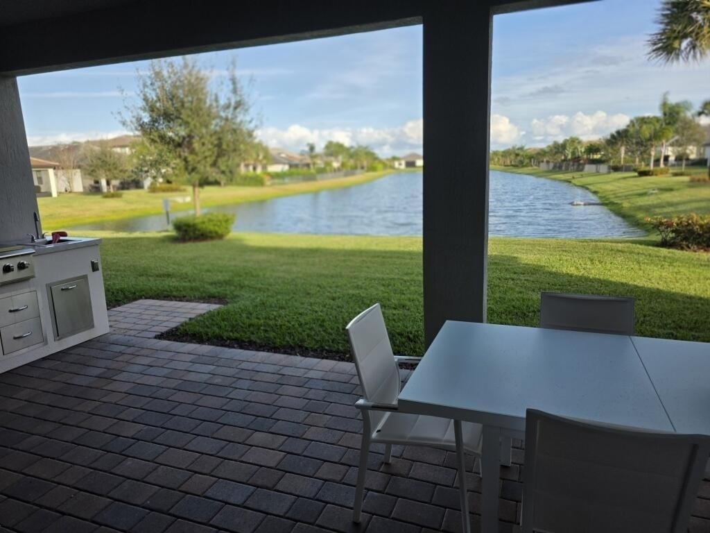 527 Se Vallarta Drive - Photo 22