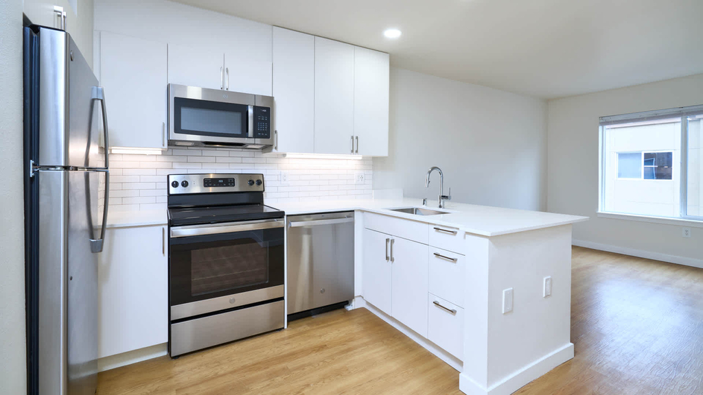 938 110th Ave Ne - Photo 7