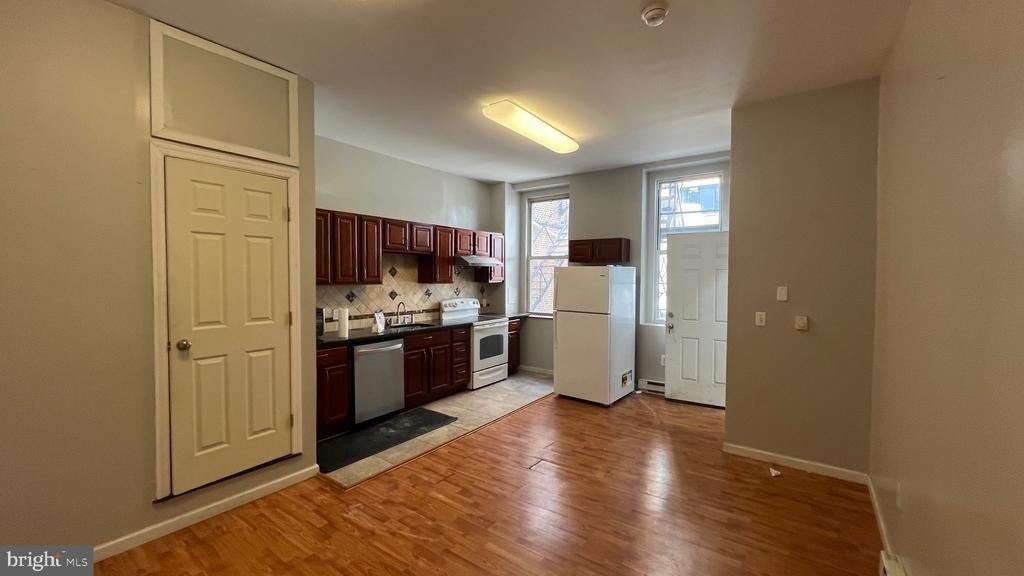 1115 Walnut Street - Photo 2
