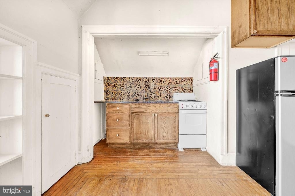 1020 W Main Street - Photo 2