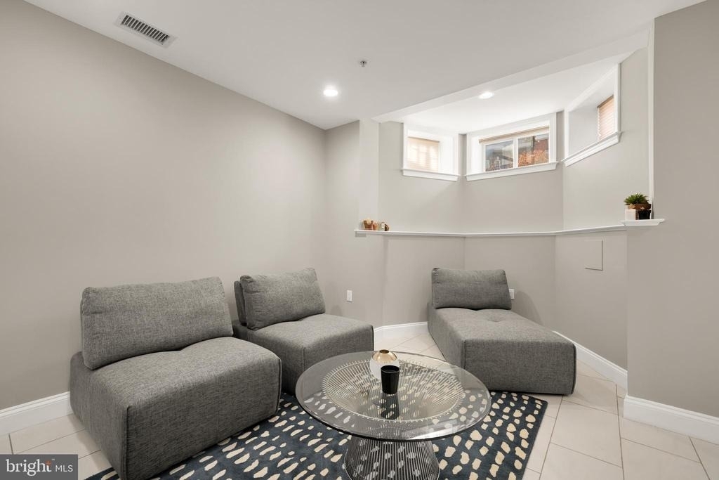 1135 6th Street Nw - Photo 3