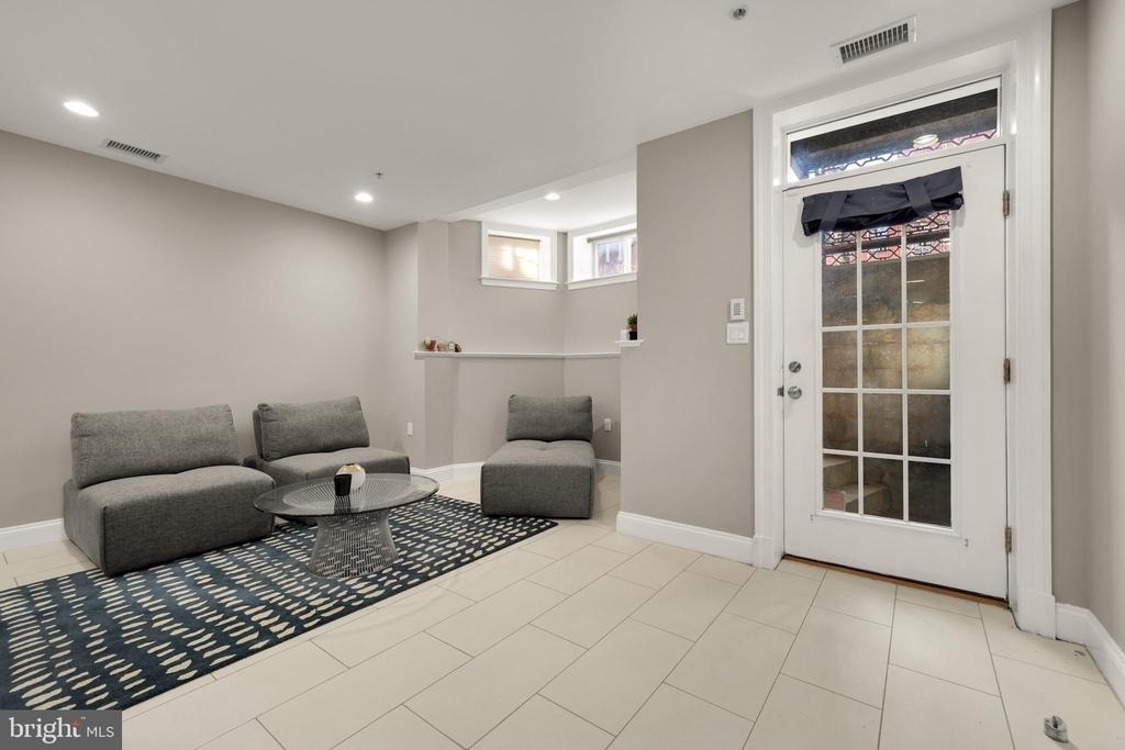 1135 6th Street Nw - Photo 4