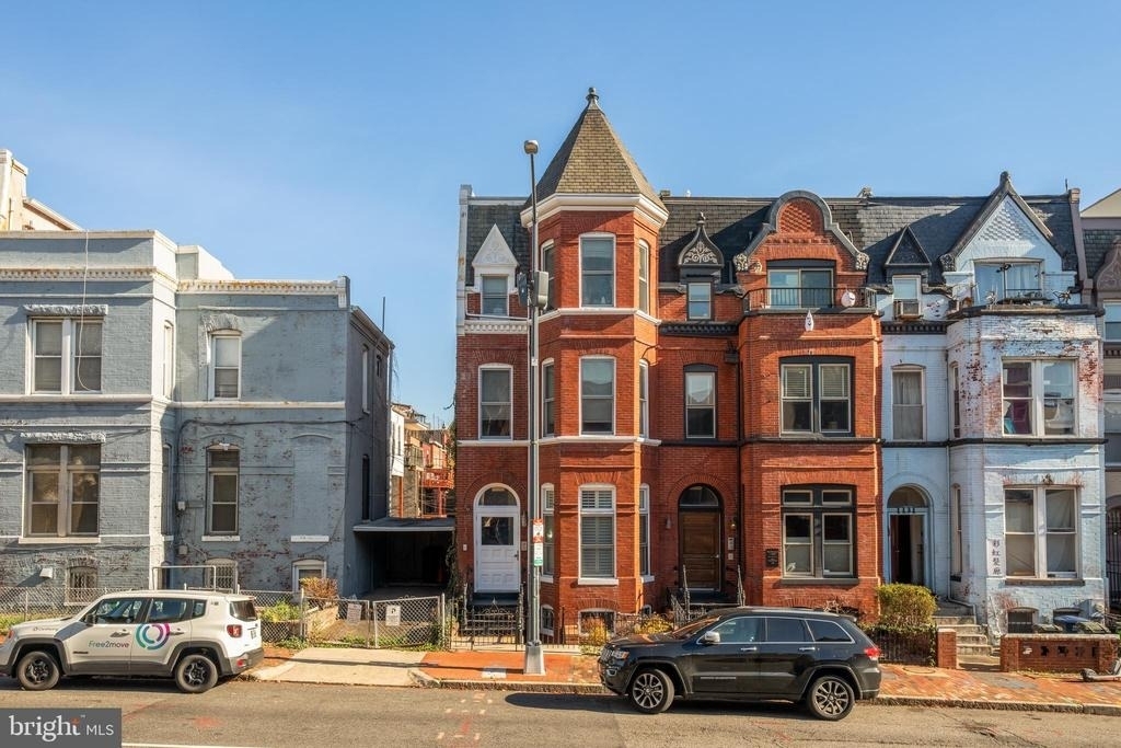 1135 6th Street Nw - Photo 0