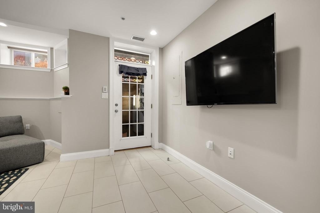 1135 6th Street Nw - Photo 5