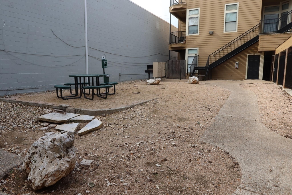 2802 Nueces St - Photo 16