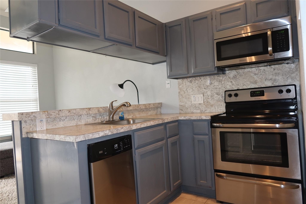 2802 Nueces St - Photo 5