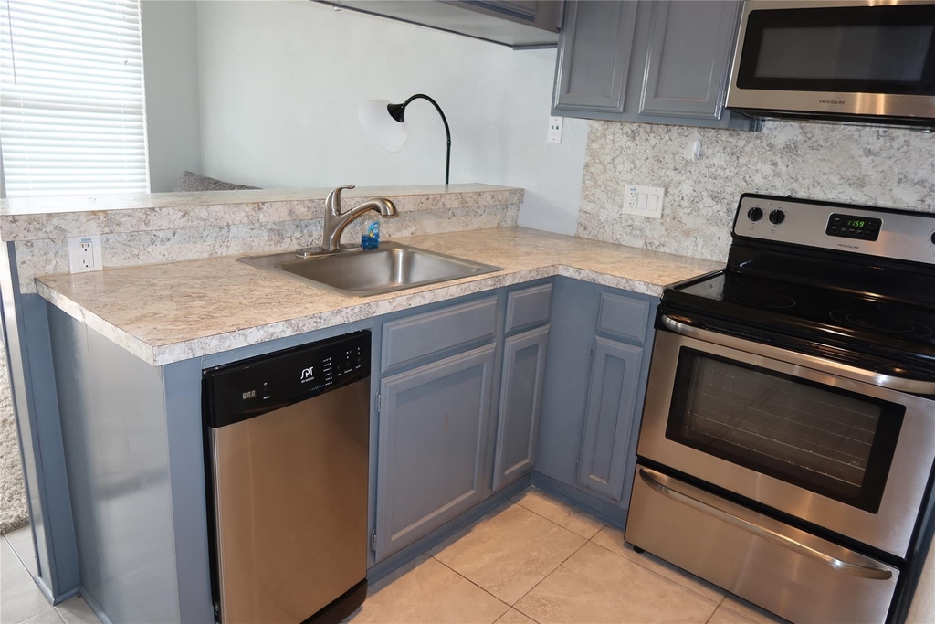 2802 Nueces St - Photo 6