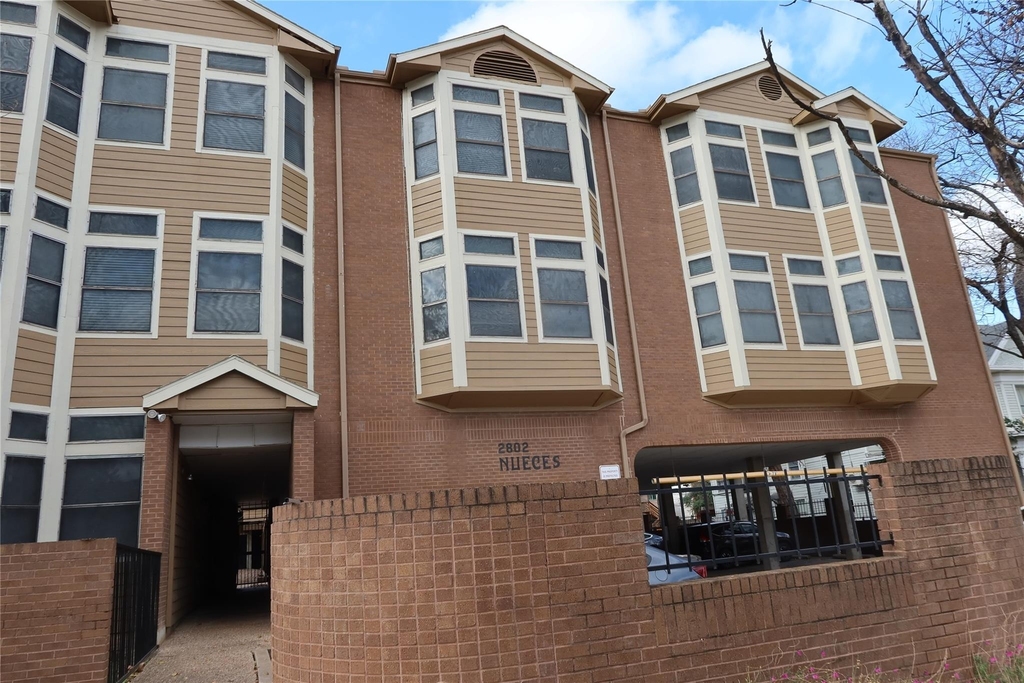 2802 Nueces St - Photo 0