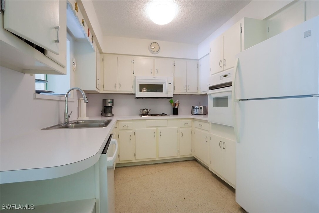 361 1st Avenue N - Photo 13