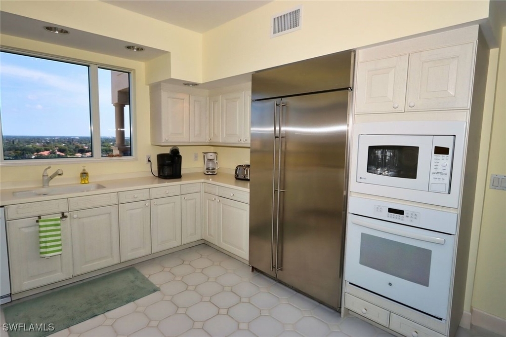 8990 Bay Colony Drive - Photo 8