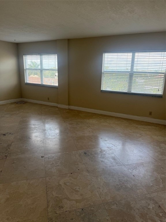 2555 Ne 11th Street - Photo 0