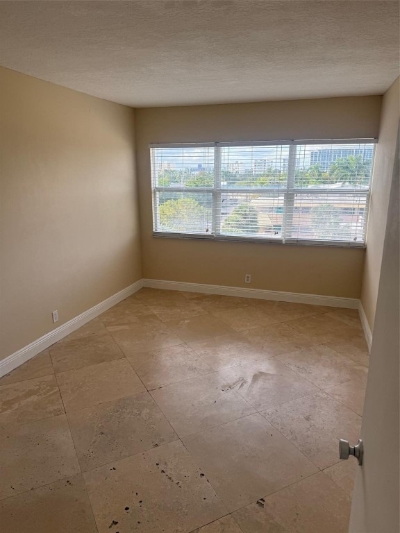2555 Ne 11th Street - Photo 4