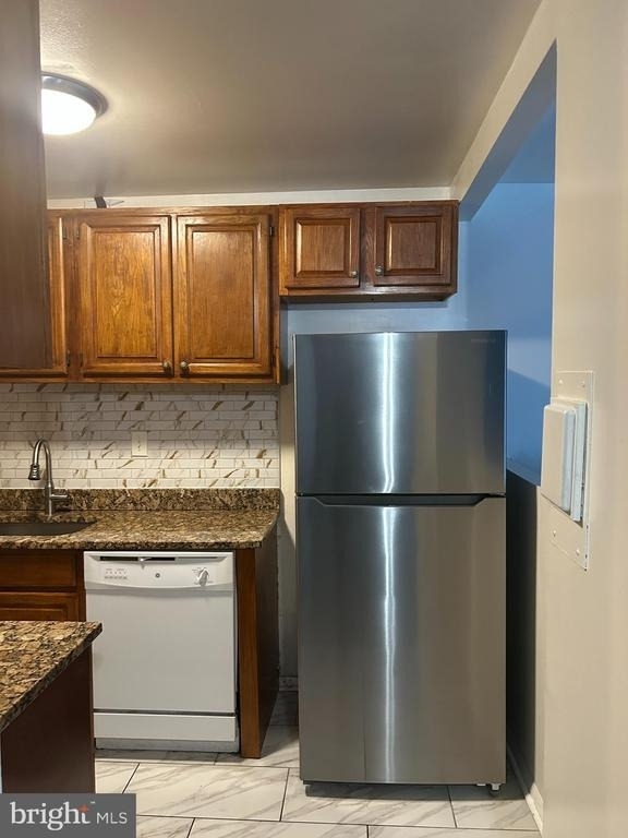 7609 Fontainebleau Drive - Photo 3