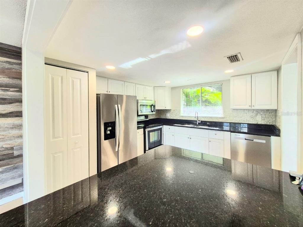 6345 Newtown Circle - Photo 6