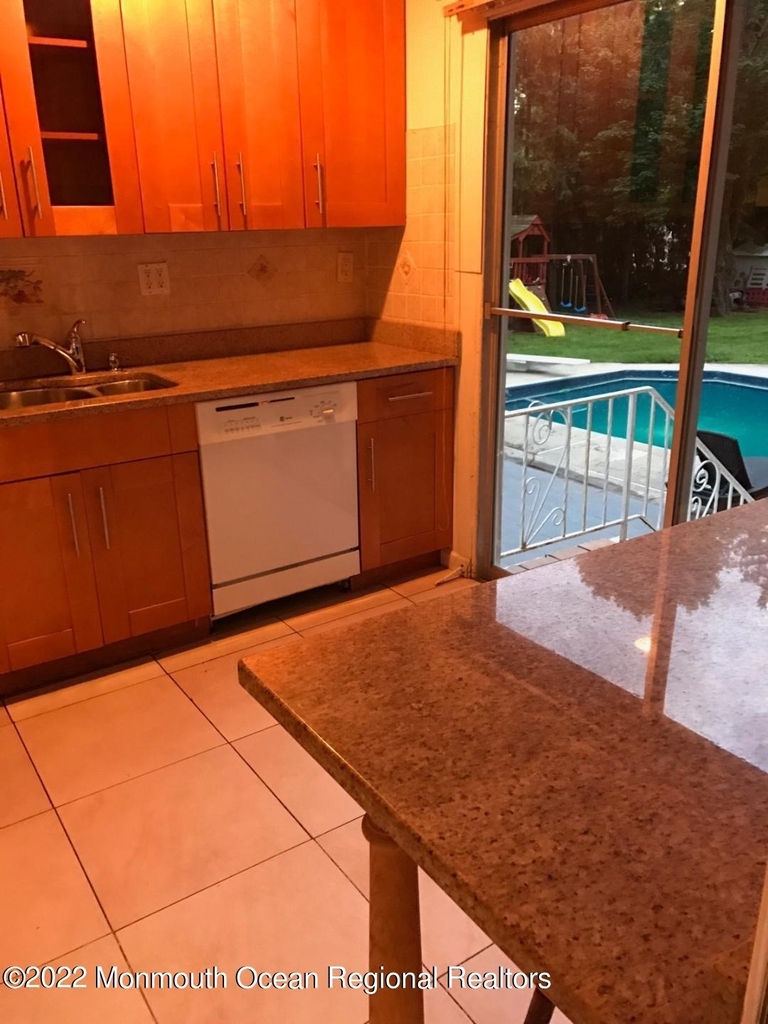 634 Westwood Avenue - Photo 2