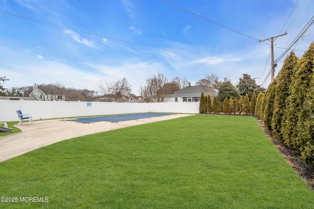 323 Roosevelt Avenue - Photo 16