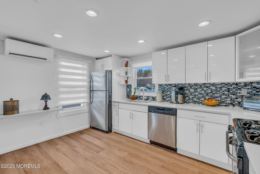 323 Roosevelt Avenue - Photo 8