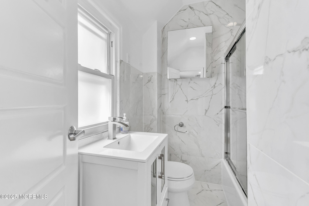 323 Roosevelt Avenue - Photo 11
