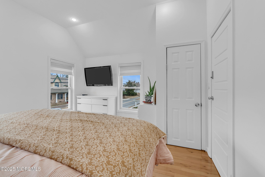 323 Roosevelt Avenue - Photo 14