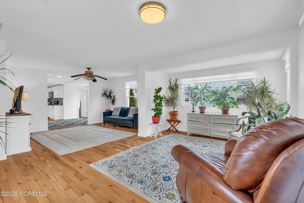 323 Roosevelt Avenue - Photo 4
