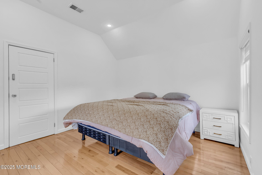 323 Roosevelt Avenue - Photo 15
