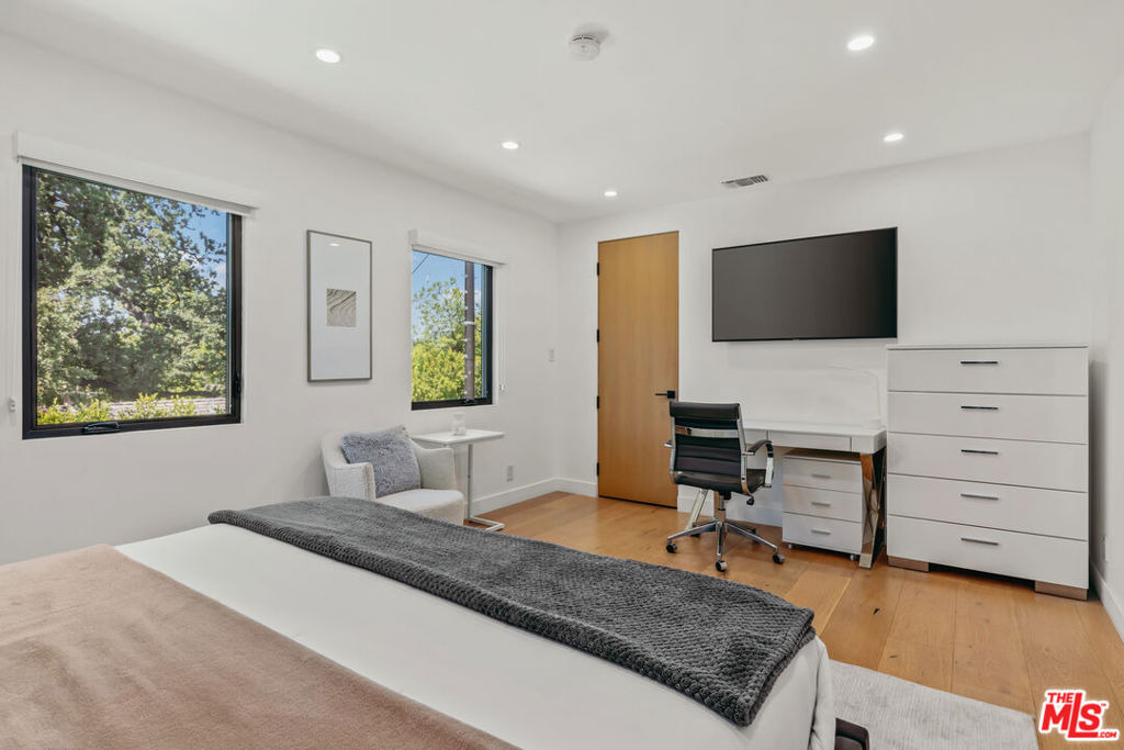 17045 Otsego Street - Photo 29