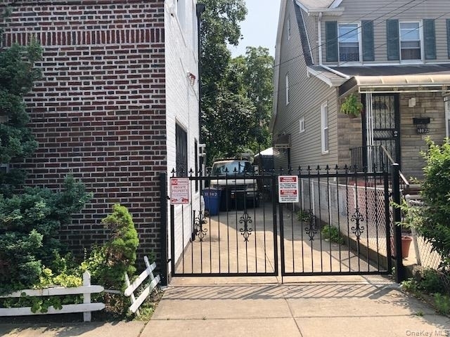 116-02 Farmers Boulevard - Photo 2