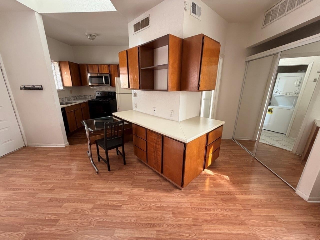 7901 Cambridge Street - Photo 8