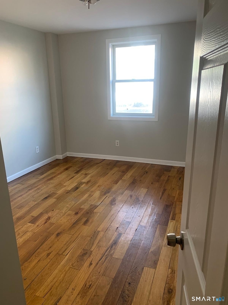 1410 Stratford Avenue - Photo 2