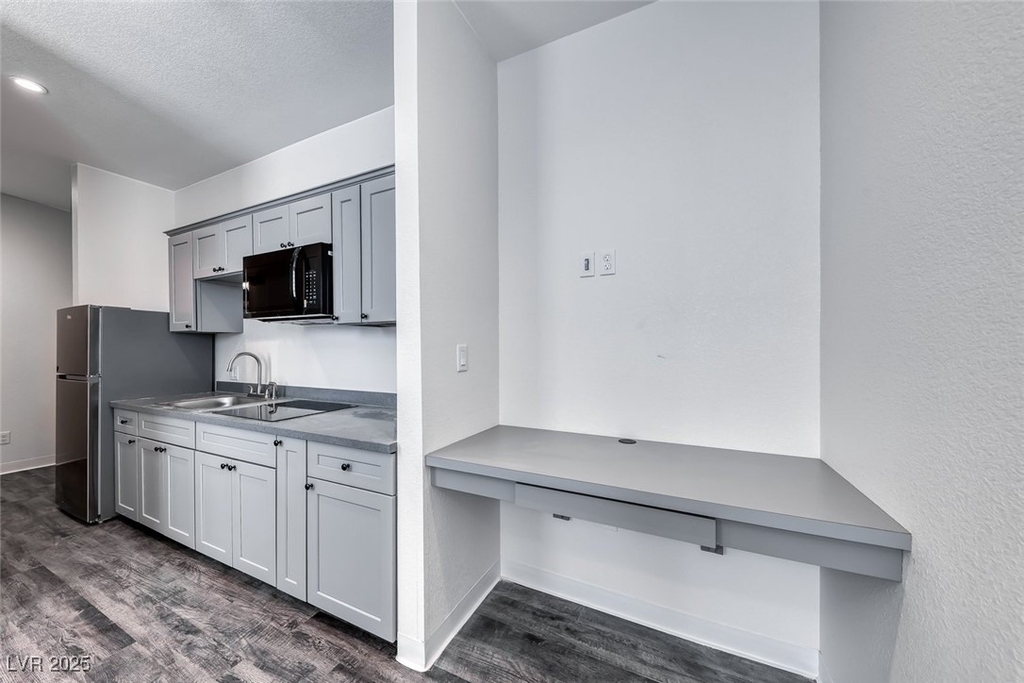 304 S Maryland Parkway - Photo 4