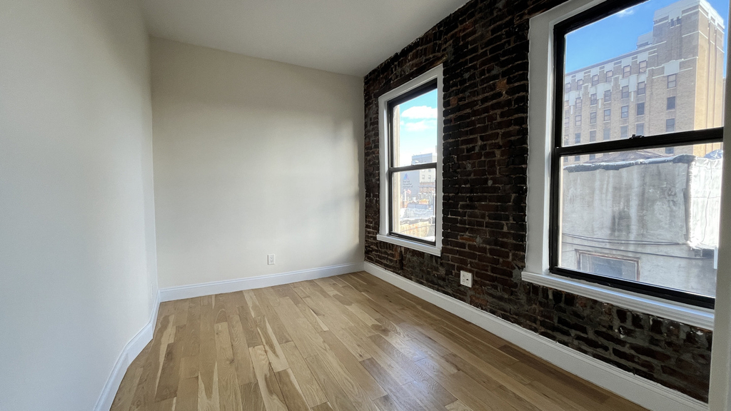 East 12th Street - Photo 8