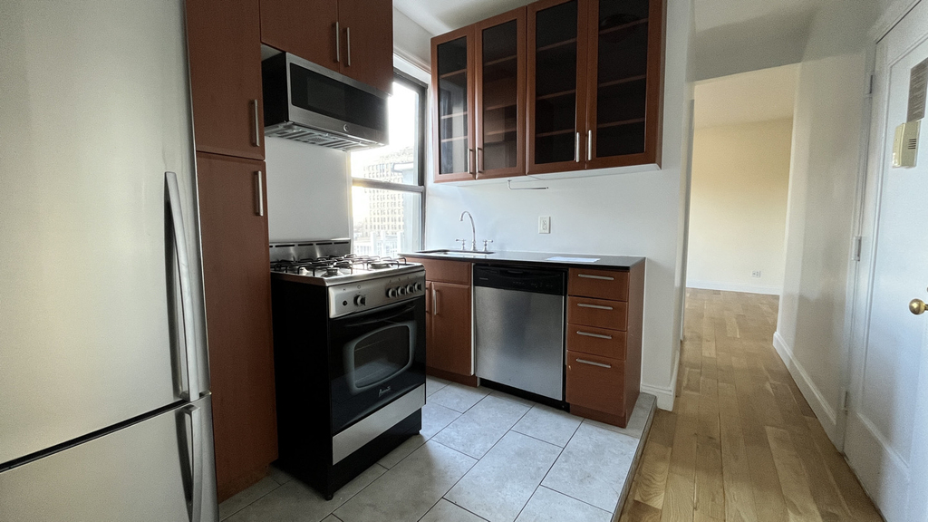 East 12th Street - Photo 5