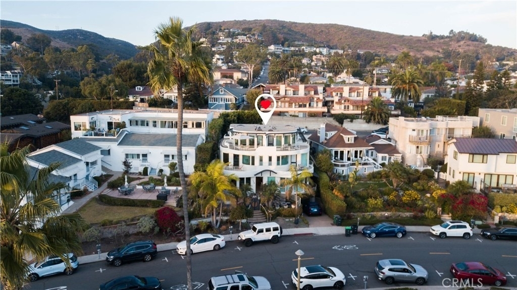 558 Cliff Drive - Photo 2