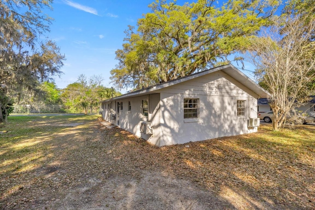 403 Ne 26th Court - Photo 1