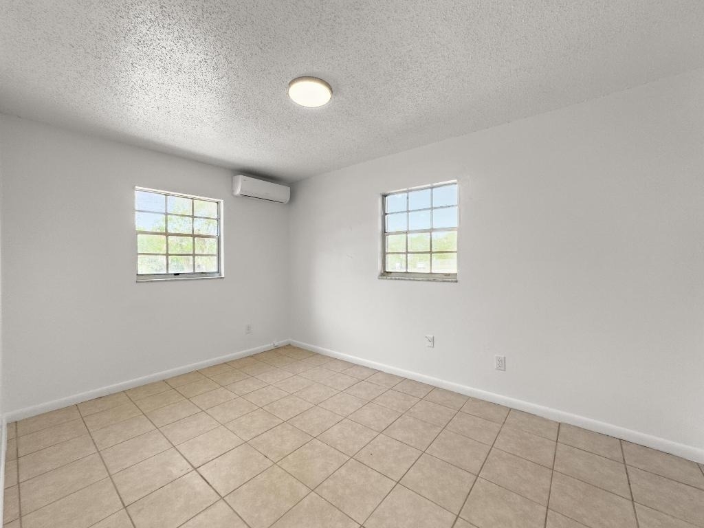 403 Ne 26th Court - Photo 12
