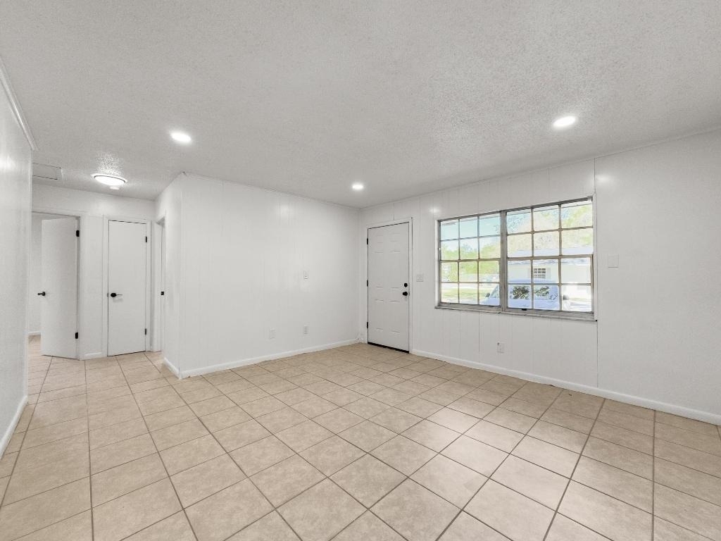 403 Ne 26th Court - Photo 4