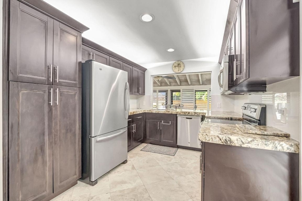 804 Foxpointe Circle - Photo 15