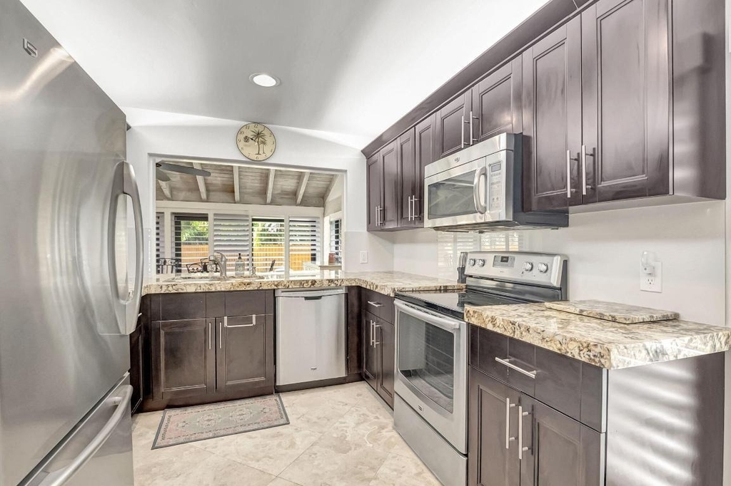 804 Foxpointe Circle - Photo 16