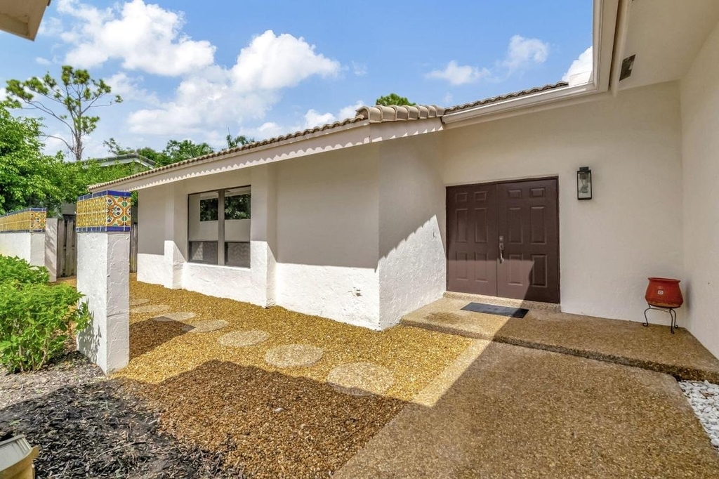804 Foxpointe Circle - Photo 4