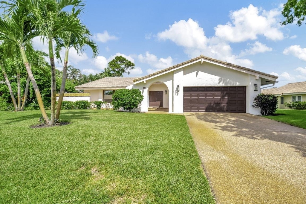 804 Foxpointe Circle - Photo 0