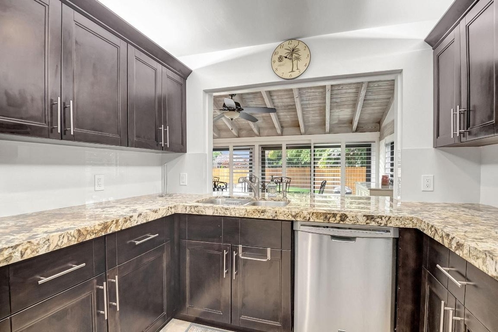 804 Foxpointe Circle - Photo 18