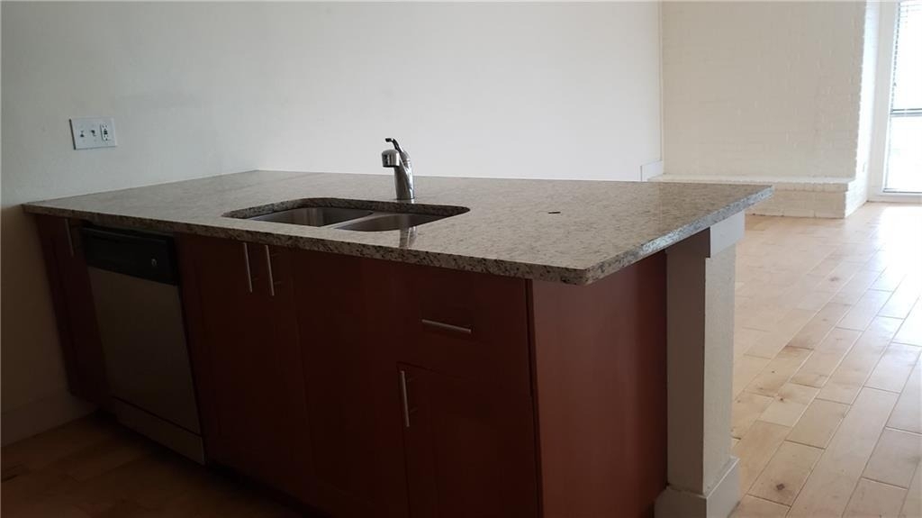 909 Reinli St - Photo 4