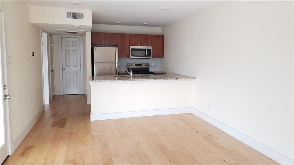 909 Reinli St - Photo 3