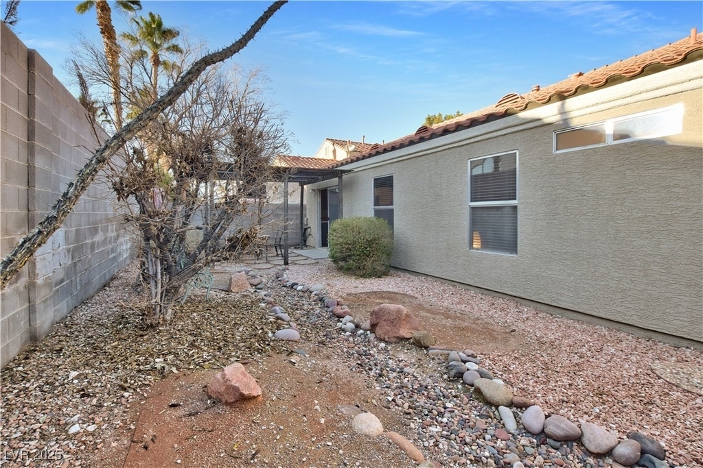 8041 Pottery Creek Drive - Photo 16