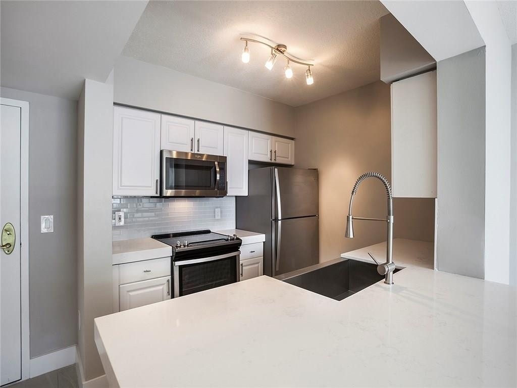 1040 Seminole Drive - Photo 2